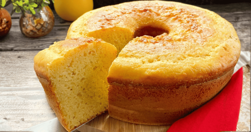 Bolo fofo domingo Bolo fofo domingo é sinônimo de aconchego, cheiro de casa e mesa cheia. Aprenda tudo sobre esse bolo simples, macio e certeiro para o seu domingo.