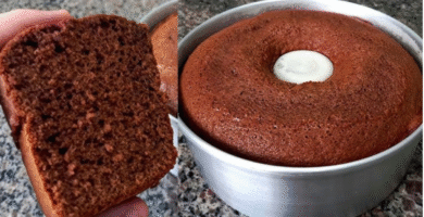 Bolo de chocolate simples e fofinho