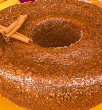 Bolo de banana com aveia