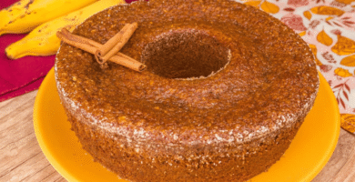 Bolo de banana com aveia