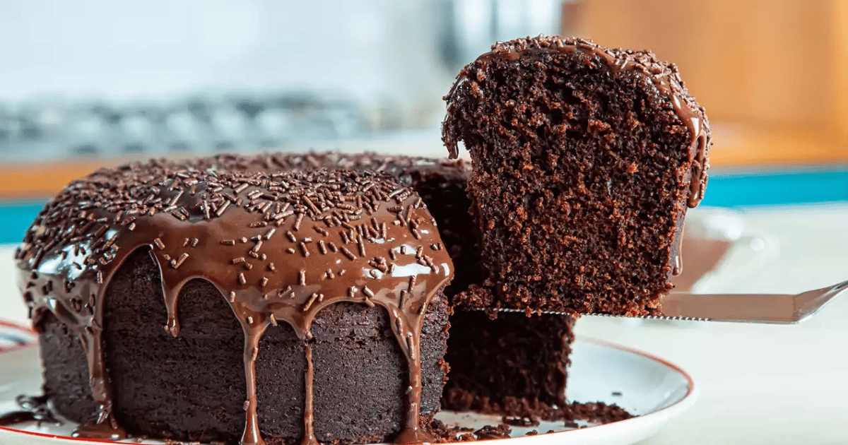 Bolo de chocolate com brigadeiro