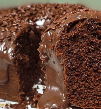 Bolo de chocolate cremoso