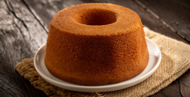 Bolo de fubá fofinho com erva-doce igual padaria