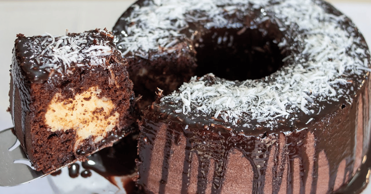Bolo prestígio fofinho com coco e chocolate