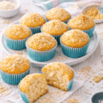 O bolinho de coco é uma receita simples, caseira e muito fácil de preparar.