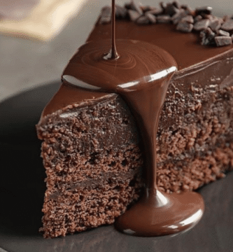 Bolo de chocolate com ganache