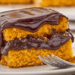 Bolo de cenoura simples com cobertura que não endurece