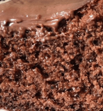 Bolo de chocolate simples e barato