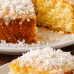 Bolo de coco simples e molhadinho