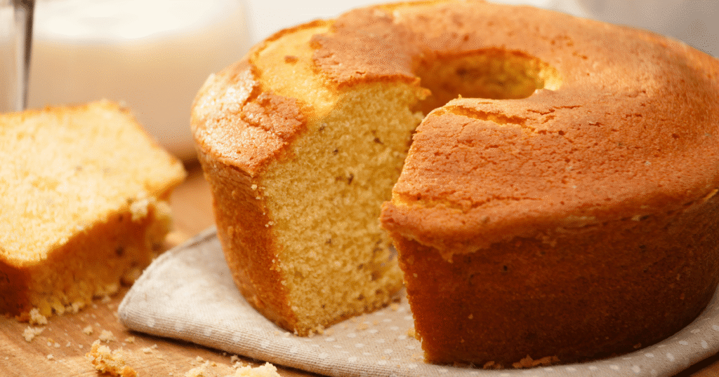 O bolo fofo é uma daquelas receitas clássicas que nunca saem de moda.