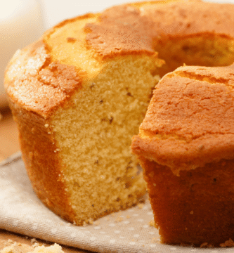O bolo fofo é uma daquelas receitas clássicas que nunca saem de moda.