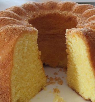 Bolo rápido com poucos ingredientes para visitas