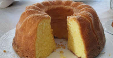 Bolo rápido com poucos ingredientes para visitas