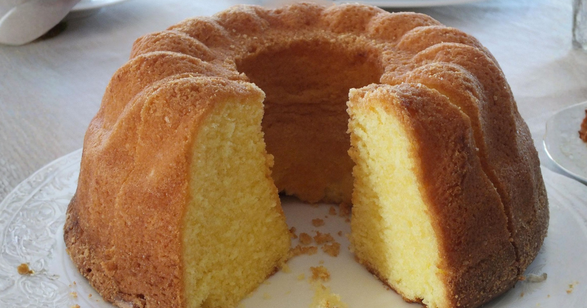 Bolo rápido com poucos ingredientes para visitas