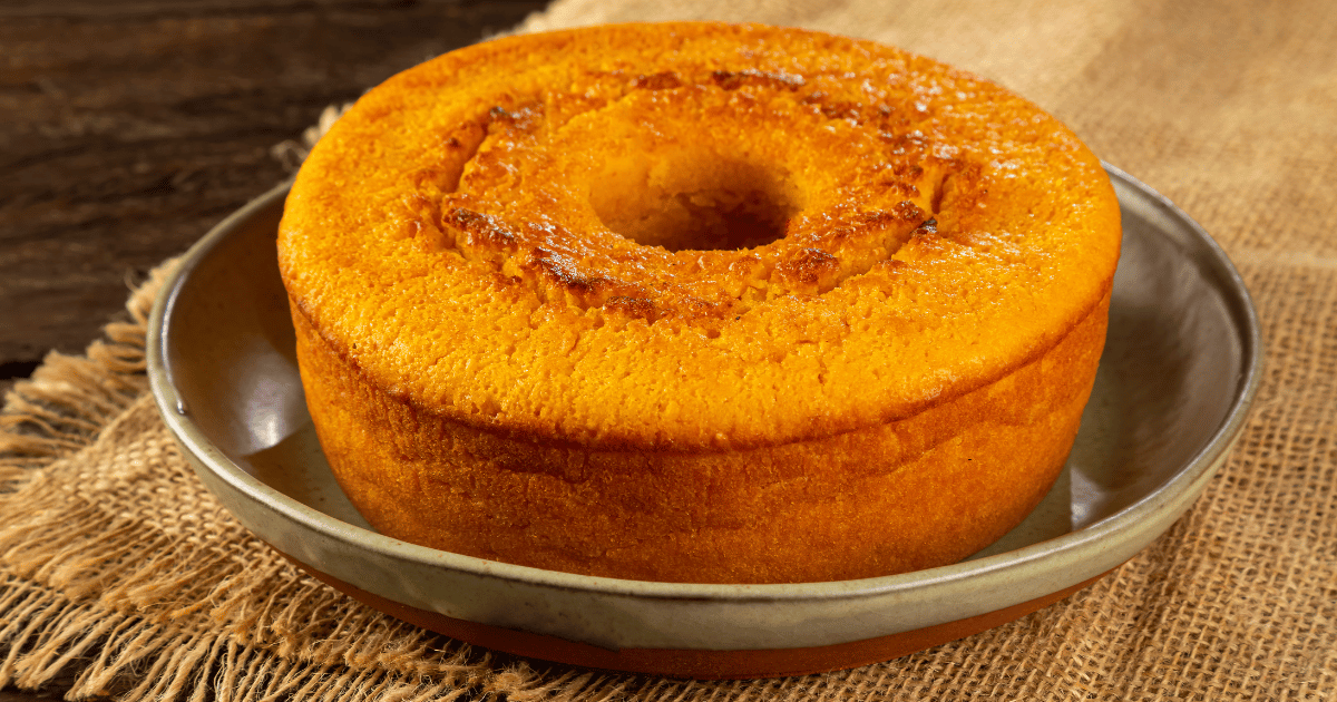 Bolo simples com 3 ingredientes