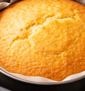 O bolo simples na airfryer que fica perfeito é a solução ideal para quem quer um bolo caseiro sem usar o forno tradicional.