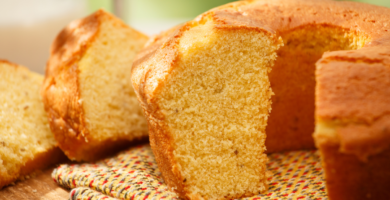 O bolo simples para café da tarde rápido e fácil é aquela receita que todo mundo precisa ter à mão.