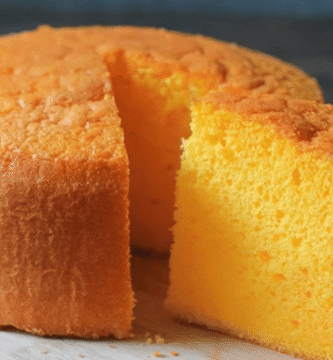 Bolo de laranja simples com casca