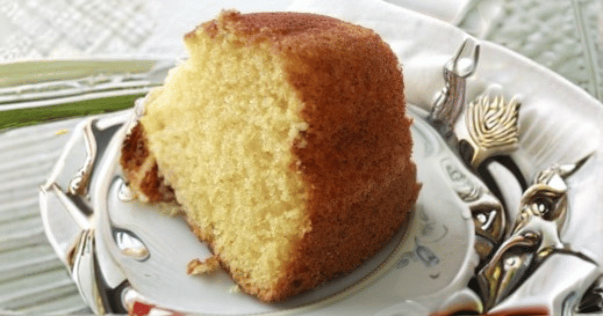 Bolo simples com massa leve e aerada