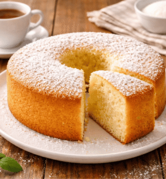 Bolo simples fofinho para o café da tarde