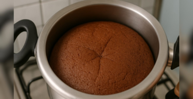 O bolo simples sem forno (feito na panela) é perfeito para quem não tem forno ou quer uma receita prática para o dia a dia.