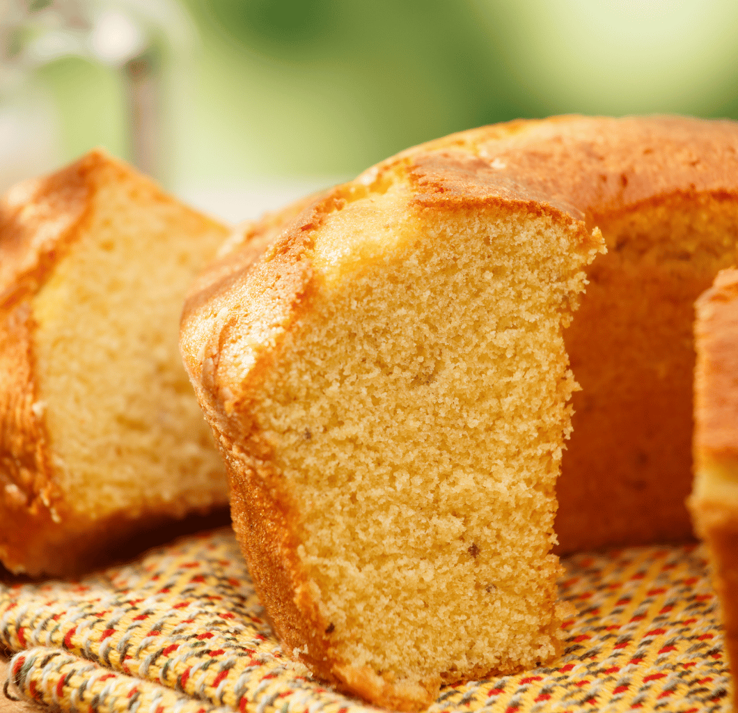 Bolo simples com 3 ingredientes