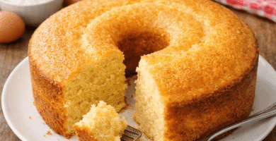 Bolo de 5 minutos no liquidificador: rápido, fofinho e perfeito para iniciantes