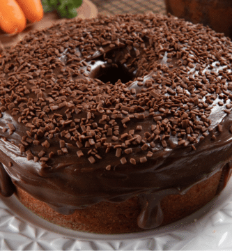 Bolo de cenoura fofinho e perfeito: receita simples que sempre dá certo