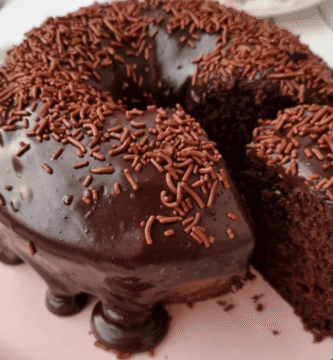 Bolo de chocolate molhadinho