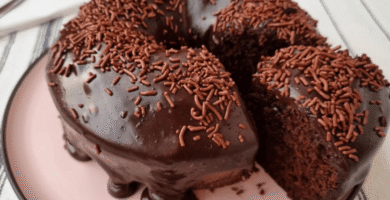 Bolo de chocolate molhadinho