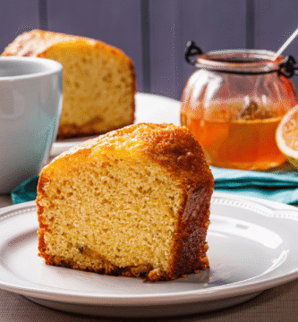 Bolo Simples Fofinho com Ingredientes que Você Já Tem em Casa