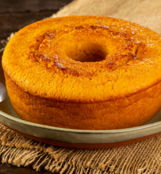 Bolo da Vovó Alzira: Receita de Bolo Caseiro Simples e Irresistível