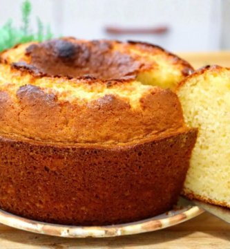 Bolo de Iogurte Fofinho: Receita de Bolo Simples, Macio e Fácil