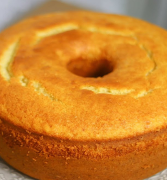 Bolo de Baunilha Fofinho e Fácil de Fazer