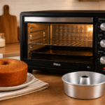 Melhor forno elétrico para bolos sobre bancada de cozinha com bolo caseiro
